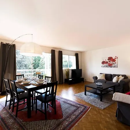 Le Parc Des Freres Lumiere Apartment *