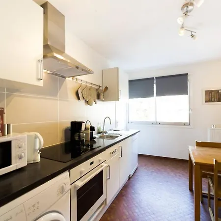 Le Parc Des Freres Lumiere Apartment