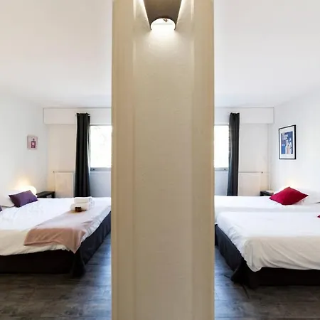 Le Parc Des Freres Lumiere Apartment *