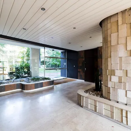Le Parc Des Freres Lumiere Apartment