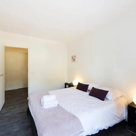 Le Parc Des Freres Lumiere Apartment