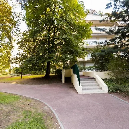 Le Parc Des Freres Lumiere Lyon