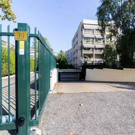 Le Parc Des Freres Lumiere Appartement *
